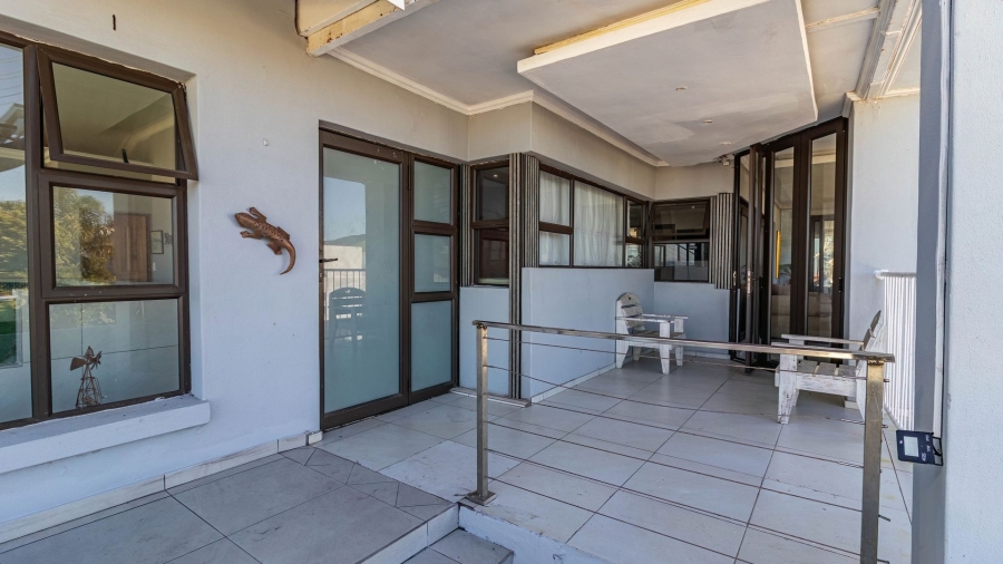 7 Bedroom Property for Sale in Kleinmond Western Cape